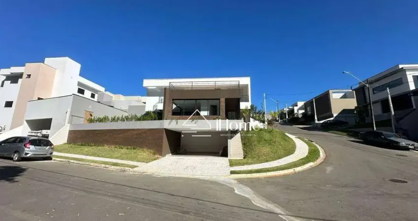 Casa de Condomínio para venda em Chácaras Silvania de 310.00m² com 3 Quartos, 3 Suites e 5 Garagens