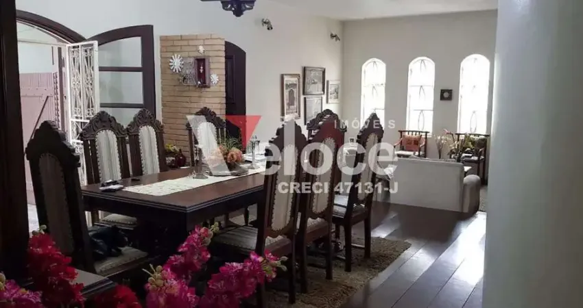 Casa para venda em Vila Resende de 520.00m² com 3 Quartos, 1 Suite e 4 Garagens