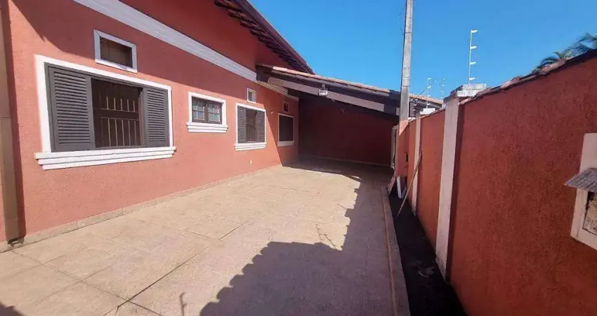 Casa para alugar em Centro de 162.00m² com 3 Quartos, 1 Suite e 5 Garagens