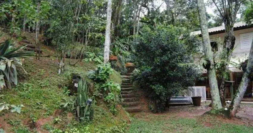 Casa de Condomínio para venda em Condomínio Iolanda de 400.00m² com 6 Quartos, 2 Suites e 6 Garagens
