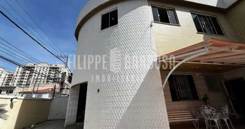 Casa para venda em Vila da Penha de 177.00m² com 4 Quartos, 1 Suite e 3 Garagens
