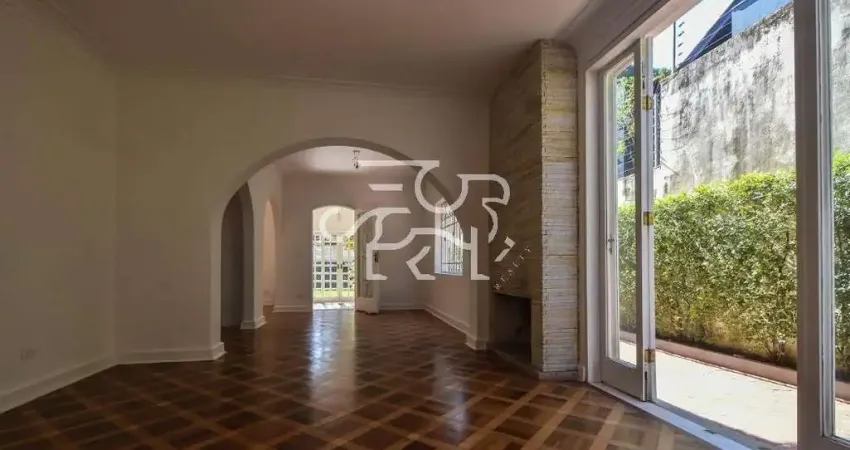 Casa para alugar em Jardins de 250.00m² com 3 Quartos, 1 Suite e 4 Garagens