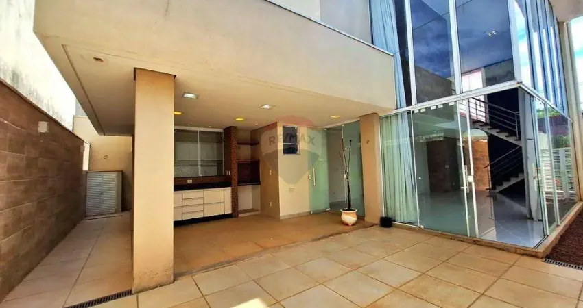 Casa de Condomínio para alugar em Residencial Portal Do Lago de 200.00m² com 4 Quartos, 2 Suites e 4 Garagens