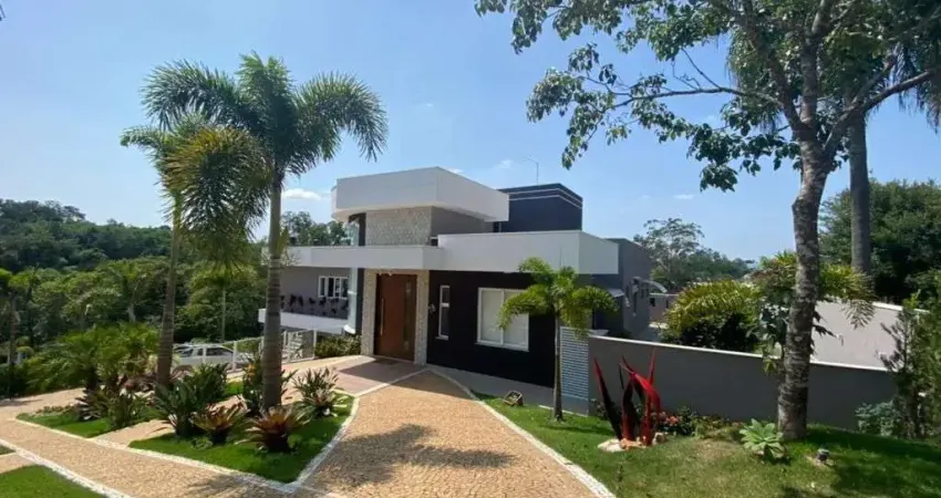 Casa de Condomínio para venda e aluguel em Residencial Vila Lombarda de 435.00m² com 3 Quartos, 3 Suites e 8 Garagens