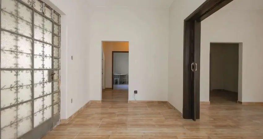 Casa para alugar em Centro de 185.00m² com 4 Quartos e 4 Garagens