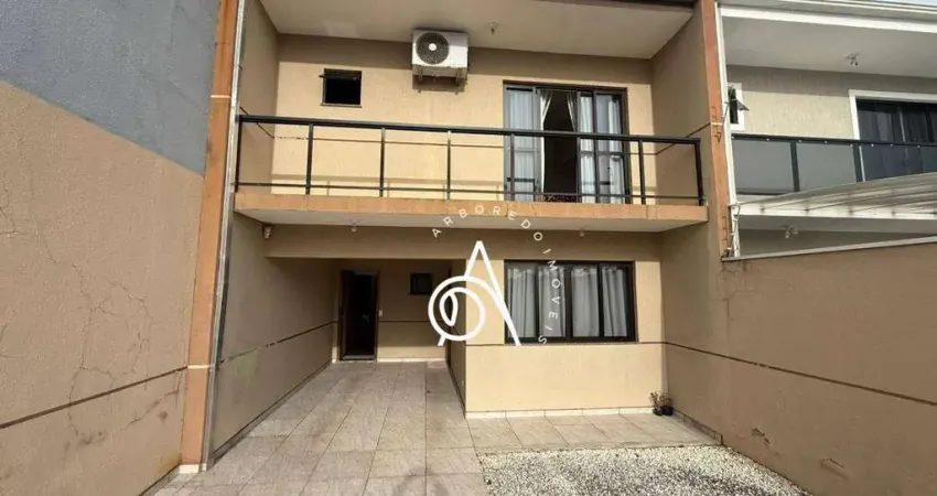 Sobrado para venda em Costeira de 216.00m² com 3 Quartos, 1 Suite e 7 Garagens