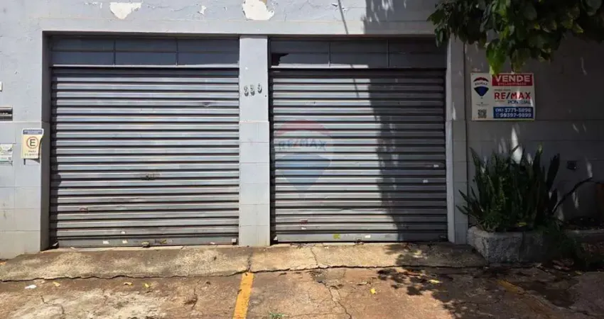 Galpão / Depósito / Armazém para venda em Jardim Do Trevo de 266.00m² com 2 Quartos e 3 Garagens