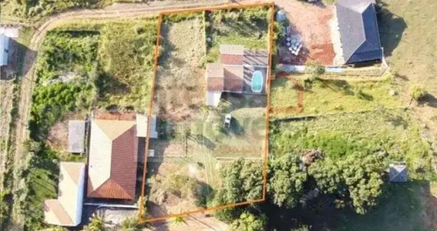 Chácara para venda em Chácara Dallas de 2700.00m² com 2 Quartos, 1 Suite e 2 Garagens