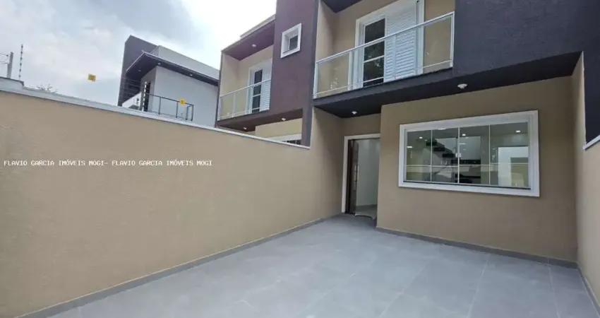 Sobrado para venda em Vila Jundiaí de 120.00m² com 3 Quartos, 3 Suites e 2 Garagens