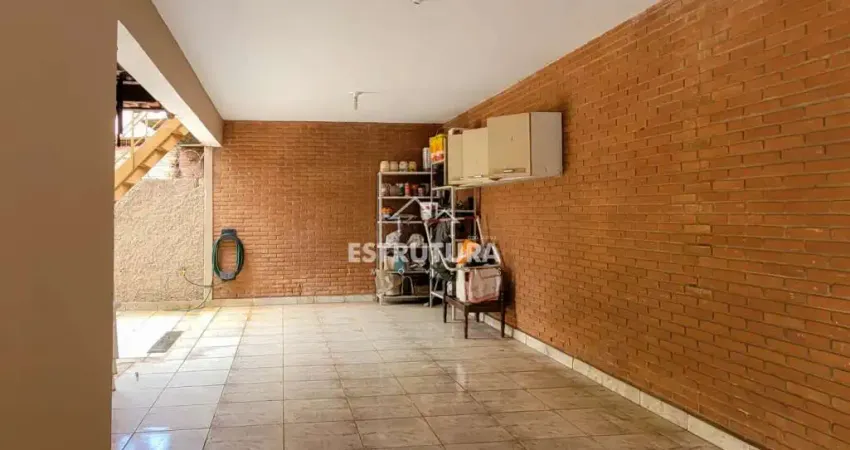 Casa para alugar em Vila Santo Antônio de 253.00m² com 3 Quartos e 2 Garagens