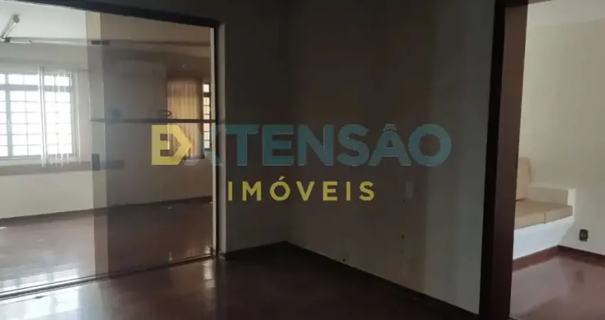 Casa para alugar em Vila Mendonça de 205.00m² com 4 Quartos e 1 Garagem
