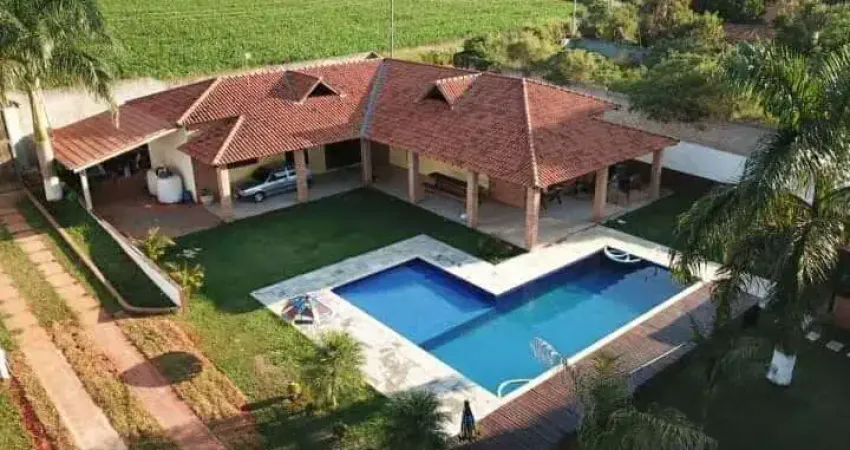 Chácara para venda em Araçoiaba da Serra de 2200.00m² com 5 Quartos, 1 Suite e 10 Garagens