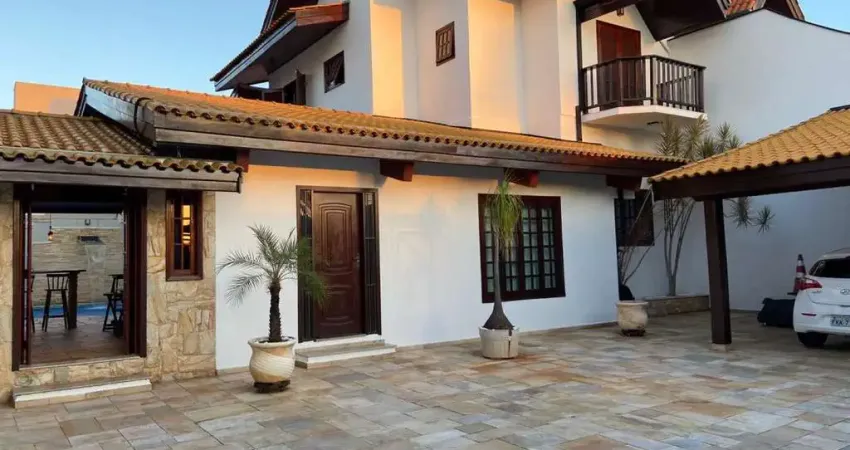 Casa para venda em Jardim Astro de 340.00m² com 3 Quartos, 2 Suites e 3 Garagens
