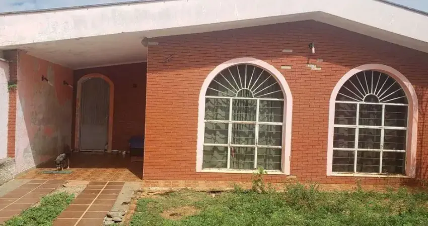 Casa para venda em Jardim Dos Estados de 200.00m² com 3 Quartos e 3 Garagens