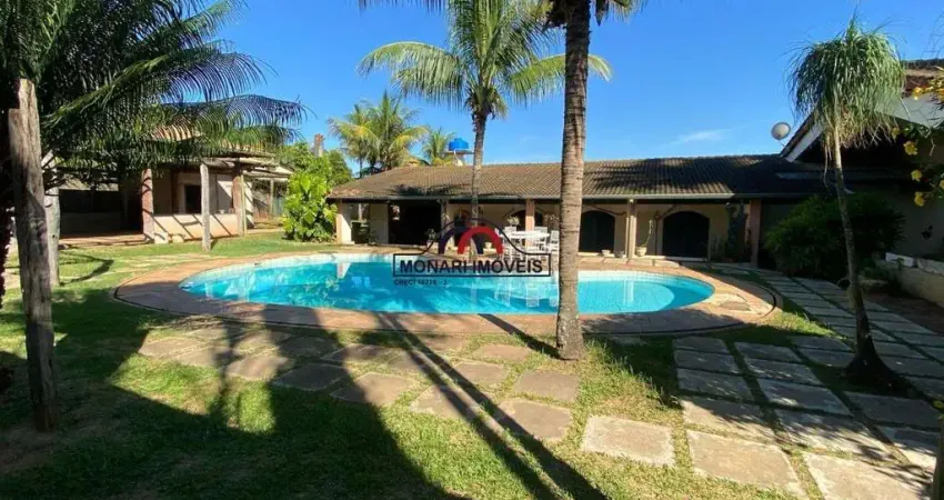 Casa para venda em Chácara Lucília de 351.00m² com 3 Quartos, 1 Suite e 4 Garagens