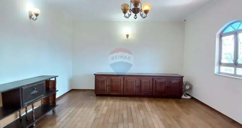 Casa para alugar em Centro de 281.29m² com 3 Quartos, 1 Suite e 5 Garagens