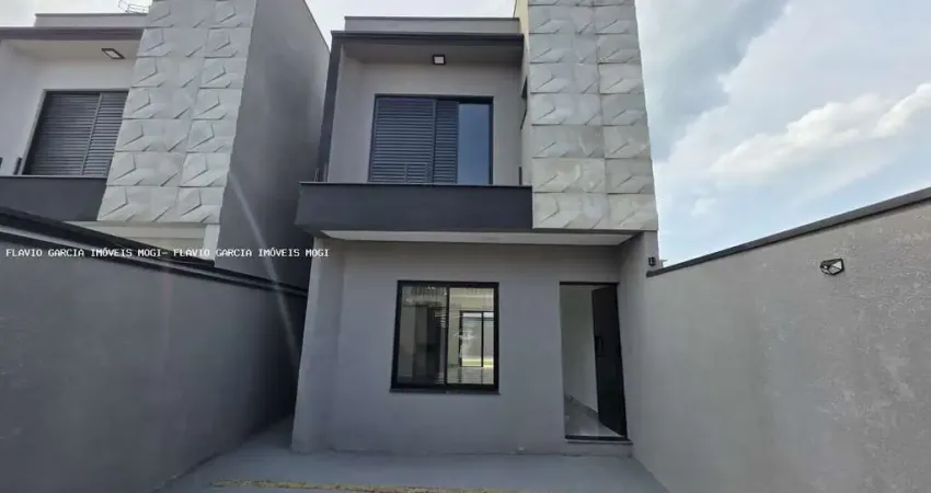 Sobrado para venda em Braz Cubas de 112.00m² com 3 Quartos, 1 Suite e 2 Garagens