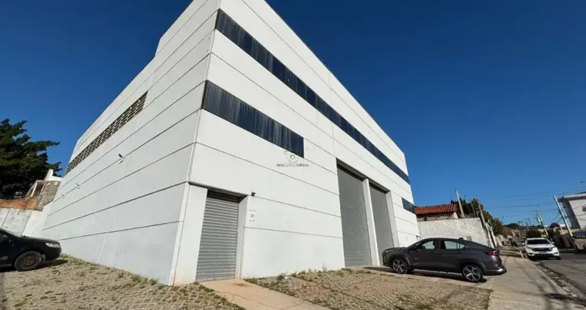 Galpão / Depósito / Armazém para alugar em Vila Jardini de 900.00m²