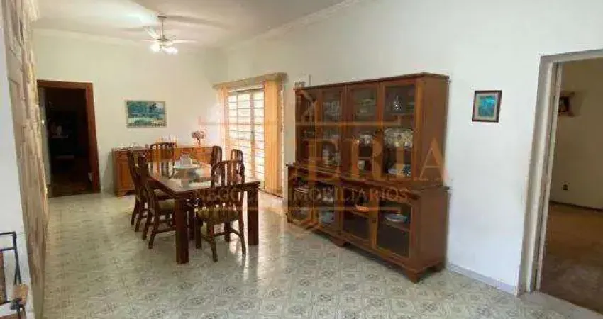 Sobrado para alugar em Centro de 648.00m² com 5 Quartos, 5 Suites e 4 Garagens