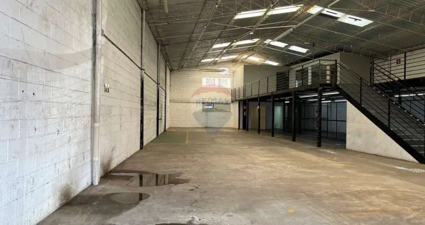 Galpão / Depósito / Armazém para alugar em Caiçaras de 916.00m²
