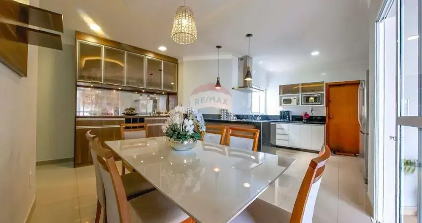 Casa para venda em Jardim Universitário de 360.00m² com 3 Quartos, 1 Suite e 4 Garagens