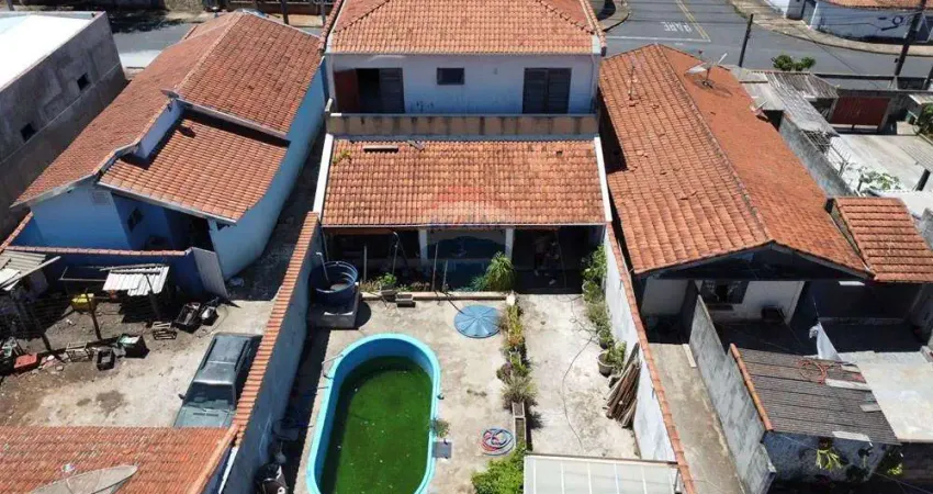 Sobrado para venda em Santa Cruz de 350.00m² com 4 Quartos, 1 Suite e 3 Garagens