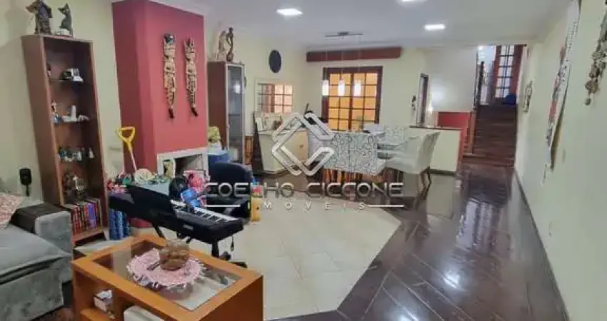 Sobrado para venda em Santa Maria de 200.00m² com 3 Quartos, 3 Suites e 5 Garagens