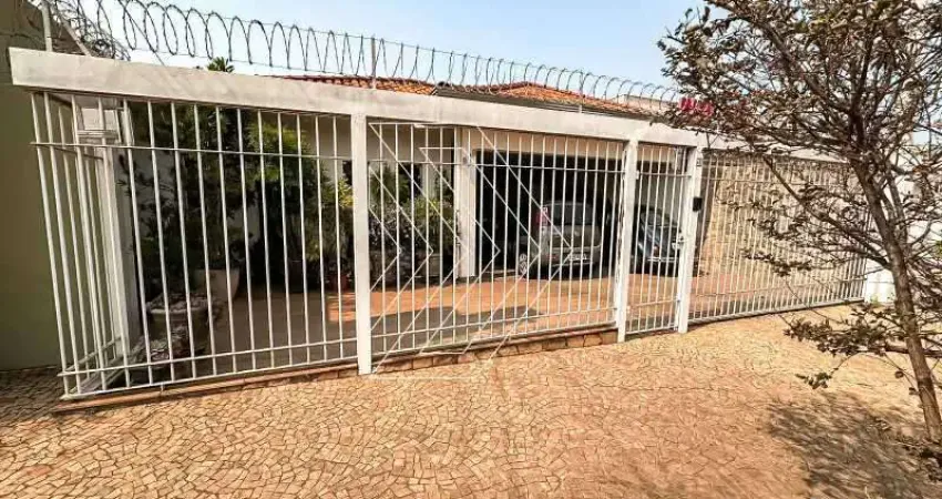 Casa para venda em Jardim Maria Izabel de 215.00m² com 3 Quartos, 1 Suite e 2 Garagens