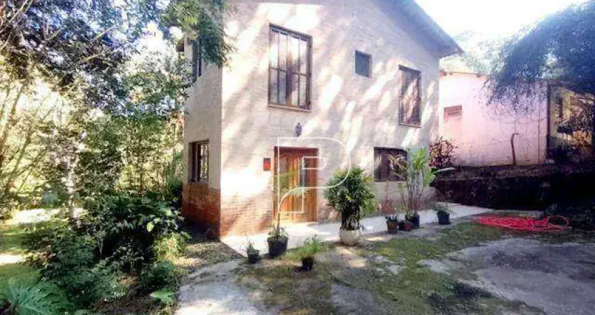 Casa de Condomínio para venda em Granja Viana de 220.00m² com 3 Quartos, 1 Suite e 4 Garagens