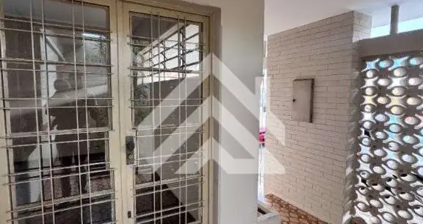 Casa para alugar em Centro de 280.00m² com 3 Quartos, 1 Suite e 2 Garagens