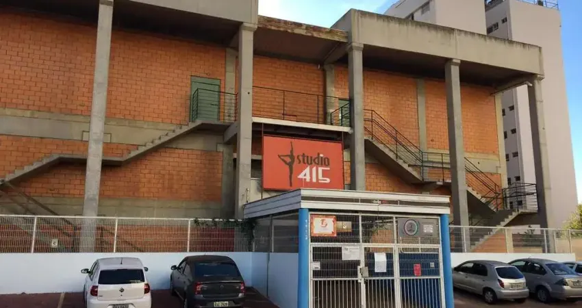 Prédio Comercial para alugar em Centro de 412.00m² com 1 Quarto, 1 Suite e 3 Garagens