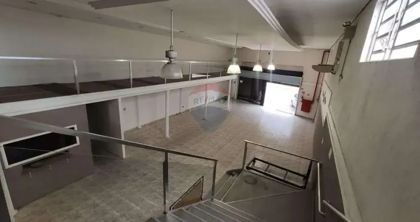 Galpão / Depósito / Armazém para alugar em Caetetuba de 750.00m² com 3 Garagens