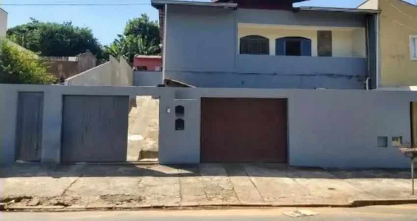 Casa para venda em Parque Jambeiro de 117.00m² com 3 Quartos, 1 Suite e 2 Garagens