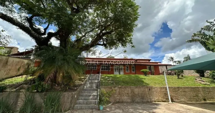 Casa para alugar em Caixa D´água de 314.00m² com 3 Quartos, 1 Suite e 5 Garagens