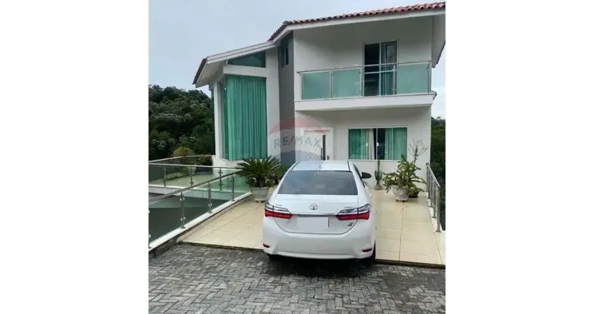 Casa para alugar em Parque Residencial Itapeti de 600.00m² com 5 Quartos e 3 Suites