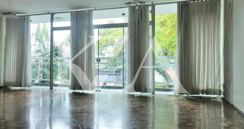 Casa para venda em Jardim Messina de 286.00m² com 3 Quartos, 1 Suite e 3 Garagens