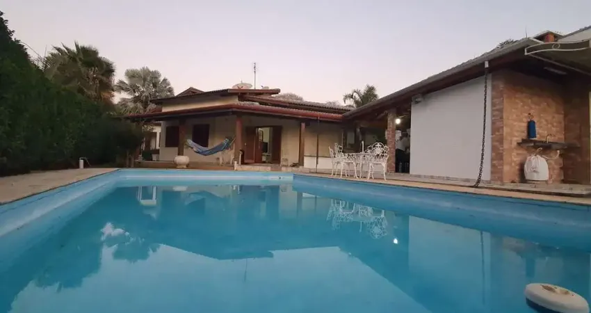 Casa para venda em Bairro Campos De Santo Antônio de 328.63m² com 3 Quartos, 1 Suite e 4 Garagens