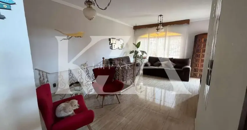 Casa para venda em Jardim Estádio de 234.00m² com 3 Quartos, 1 Suite e 5 Garagens