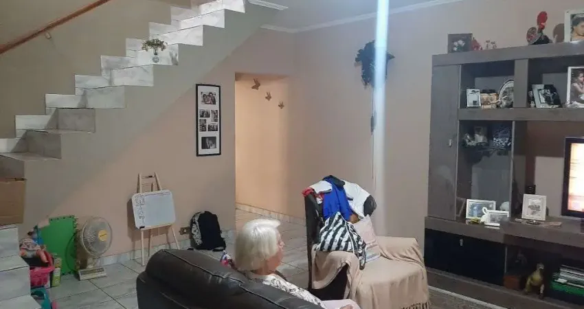 Sobrado para venda em Vila Ré de 225.00m² com 3 Quartos, 1 Suite e 4 Garagens