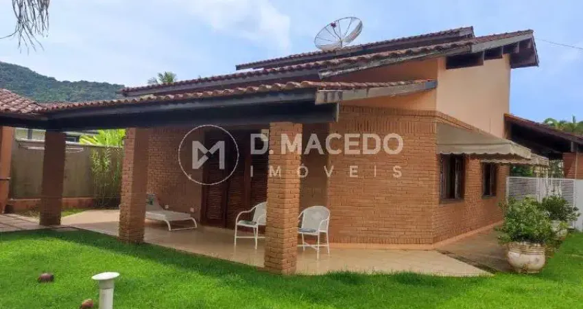 Casa para alugar em Condominio Lagoinha de 369.00m² com 4 Quartos, 3 Suites e 2 Garagens