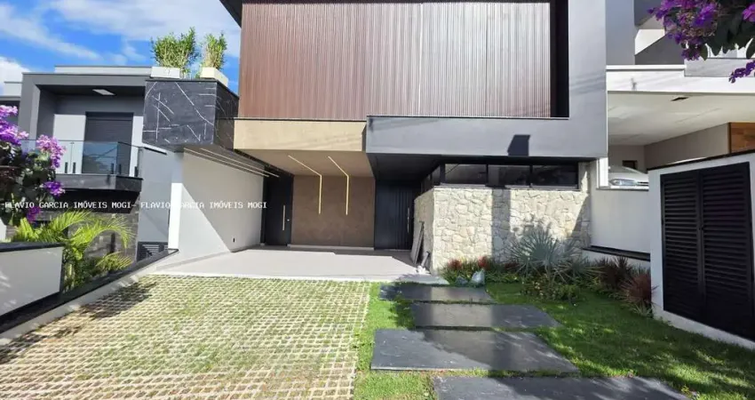 Sobrado para venda em Cézar De Souza de 240.00m² com 3 Quartos, 3 Suites e 4 Garagens