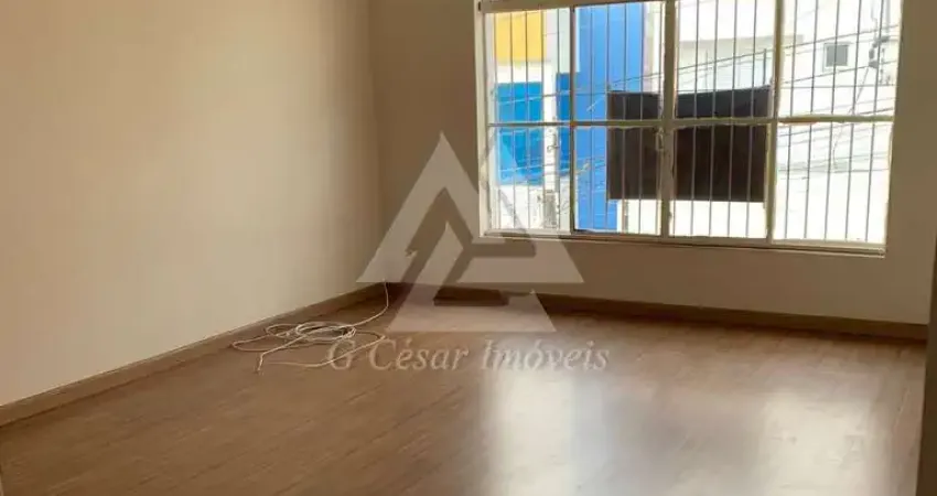 Sobrado para venda em Matriz de 380.00m² com 3 Quartos e 2 Garagens