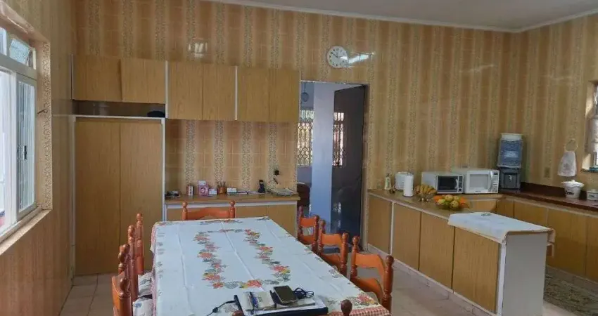 Casa para venda em Vila Marieta de 249.00m² com 3 Quartos, 1 Suite e 3 Garagens