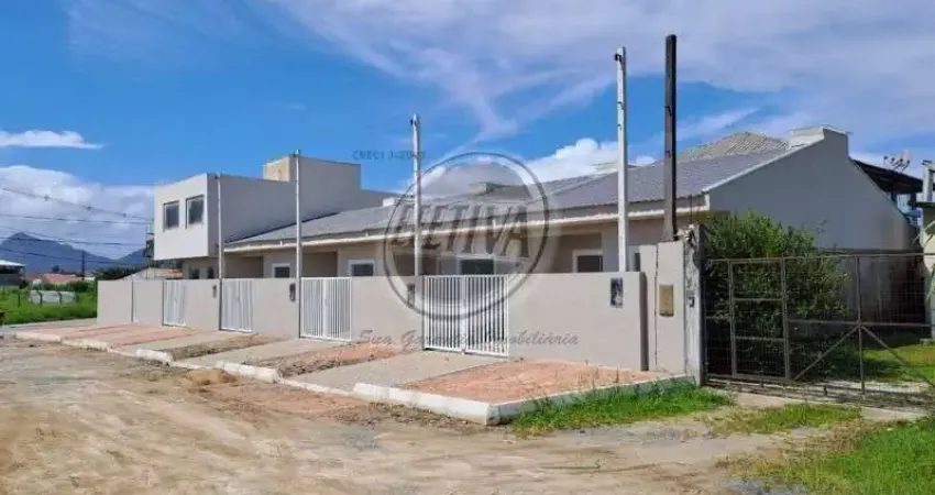 Casa para venda em Guaratuba de 60.00m² com 2 Quartos, 1 Suite e 1 Garagem