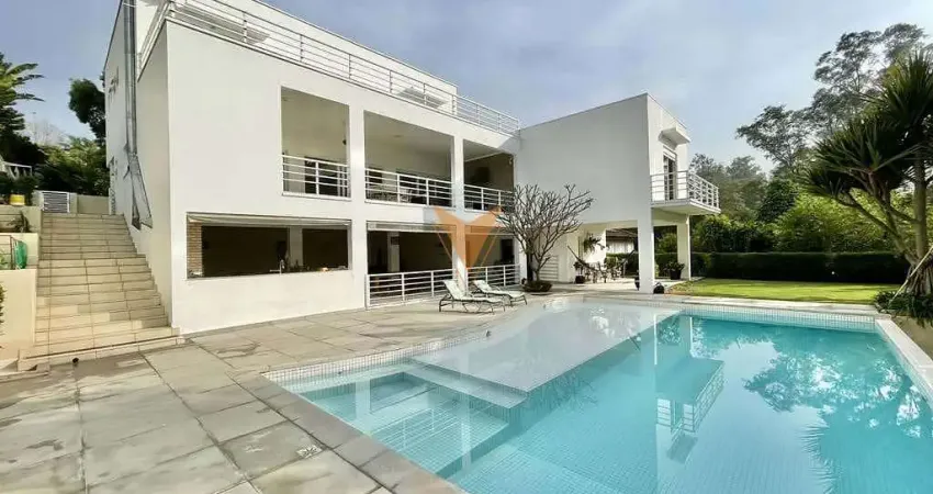 Casa para venda em Granja Viana de 488.73m² com 4 Quartos, 4 Suites e 8 Garagens
