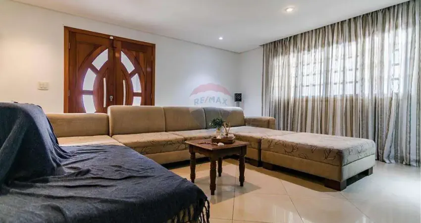 Casa para venda em Vila Júlia de 420.00m² com 4 Quartos, 3 Suites e 8 Garagens