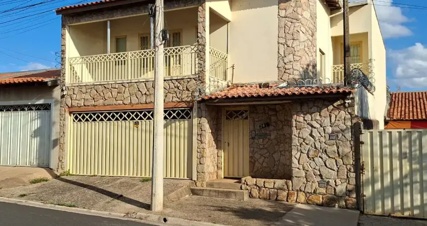 Casa para venda em Jardim Paineiras de 283.00m² com 3 Quartos, 1 Suite e 2 Garagens