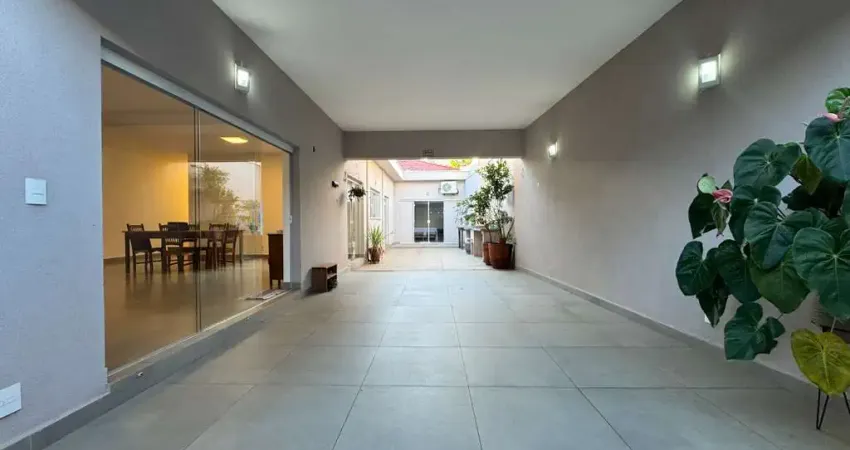 Casa para venda em Centro de 266.00m² com 3 Quartos, 3 Suites e 2 Garagens