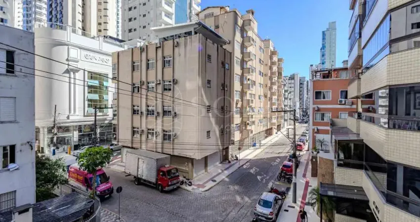 Apartamento para venda em Centro de 180.00m² com 3 Quartos, 3 Suites e 2 Garagens
