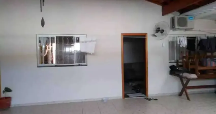 Casa para venda em Jardim Astúrias I de 97.00m² com 1 Quarto, 2 Suites e 3 Garagens
